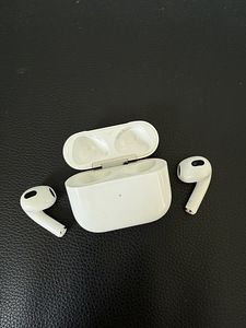 Apple AirPods Gen 3 with MagSafe (1 foto / 2)