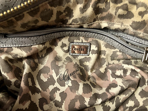 Сумка GUESS (4 фото из 5)