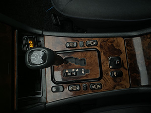 Mercedes-Benz E 240 Elegance 2.4 V6 125kV (10 foto / 13)