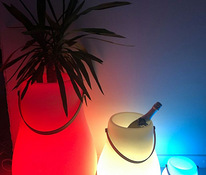MÜÜA: Luxx lambid kõlarite ja vahetuva värviga.