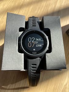Garmin Forerunner 945 с черным ремешком (2 фото из 4)