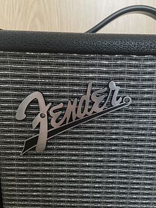 FENDER RUMBLE 15 V3 BASS COMBO (3 foto / 10)