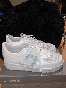 Кроссовки nike (4 фото из 4)