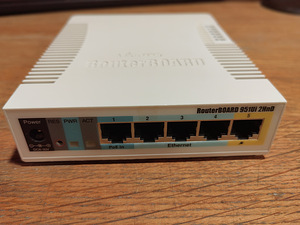MikroTik RB951Ui-2HnD (3 foto / 4)