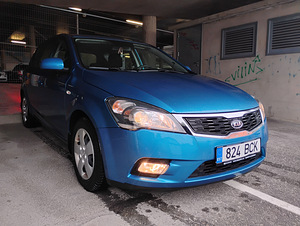 Kia Ceed (2 foto / 12)