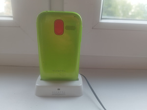 Nuppudega Alcatel telefon eakatele (3 foto / 3)