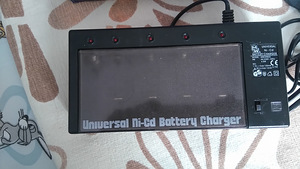 Universal Ni-Cd battery charger (1 foto / 4)