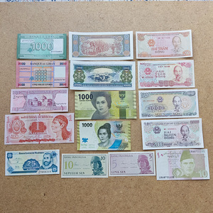 Бумажные деньги (3 фото из 10)