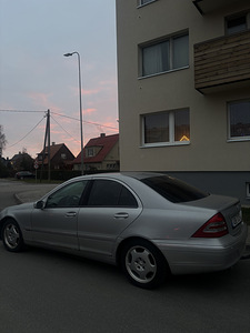 MERCEDES-BENZ (1 foto / 5)