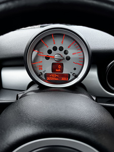 Mini Cooper D (8 foto / 9)