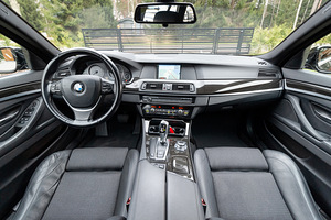 BMW 523i ` 2011 (11 foto / 15)