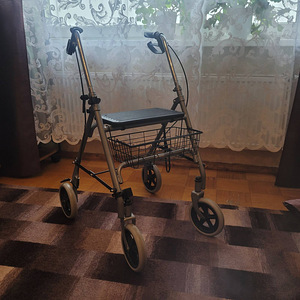 Вспомогательная тележка (2 фото из 2)