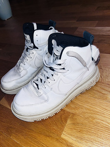 MÜÜA TOSSUSED! NIKE AIR FORCE 1 (1 foto / 3)