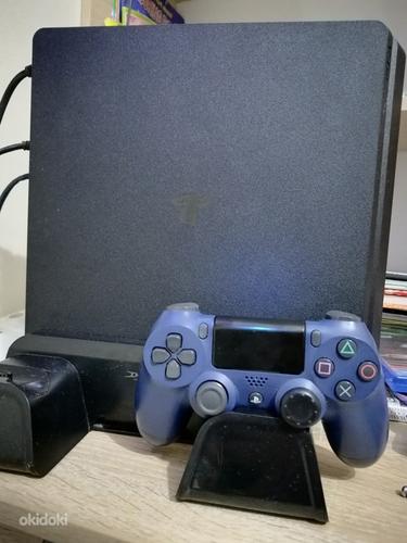 PlayStation 4 slim + mängupult + alus + 4 plaadimängu (foto #1)