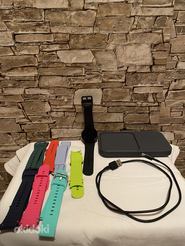 Samsung Galaxy Watch 4 + 15W Wireless Duo Pad + 7 rihma
