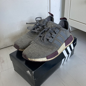 Adidas NMD R1 maroon pack size 42
