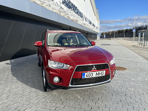 Mitsubishi Outlander 2012 (2 фото из 15)