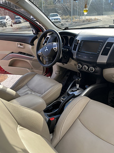 Mitsubishi Outlander 2012 (9 фото из 15)