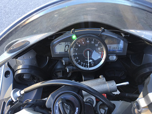 YAMAHA YZF R1 2012 (5 foto / 10)