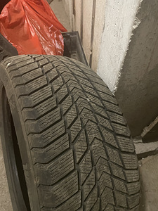 Шины 225/50/17 NEXEN (1 фото из 3)