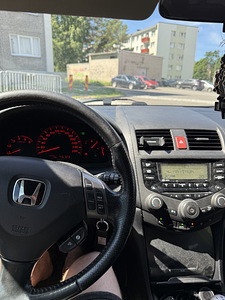 Honda Accord (9 foto / 9)