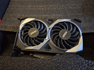 RX 6500 XT -4 GB (1 foto / 4)