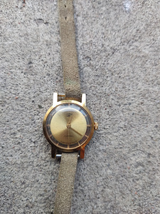 Продам часы ЗАРЯ 1970 ГОД(ПОЗОЛОТА)...СОСТОЯНИЕ ОТЛИЧНОЕ...!