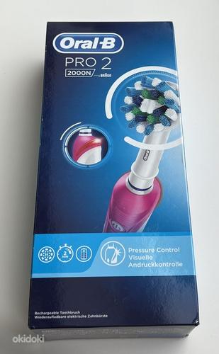 Oral-B Pro 2 2000 Pink/Blue (foto #1)
