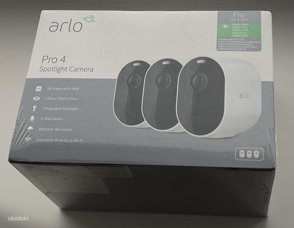 Arlo Pro 4 Spotlight Camera, 2K QHD, 3 pcs, White (фото #1)