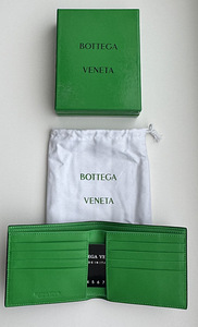 Bottega Veneta Intrecciato Bi-Fold Wallet , Black / Grass (2 foto / 2)