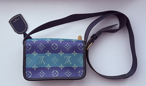 Louis Vuitton Bosphore Wearable Wallet (7 foto / 7)