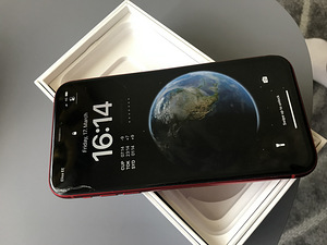 iPhone XR красный 64 ГБ (4 фото из 4)
