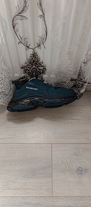 BALENCIAGA triple s (4 foto / 5)