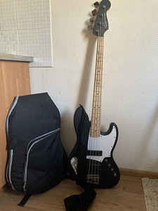 Squier Jazz Bass guitar (2 foto / 2)