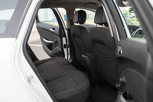 Opel Astra Elegance Facelift Infinity Sound 1.4 103kW 2012 (14 foto / 15)
