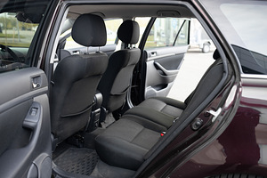 Toyota Avensis Elegance Facelift 2.4 120kW ATM Bensiin (10 foto / 15)