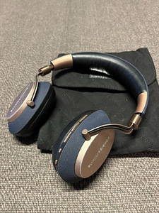 Bowers & Wilkins PX mürasummutavad kõrvaklapid (1 foto / 1)
