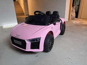 Laste auto. Audi. Nagu uus (2 foto / 5)
