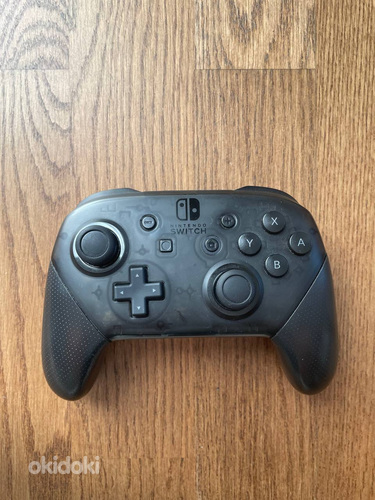 Switch Pro Controller (фото #1)