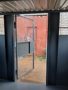 Korteriühistule mõeldud prügimajad (5 foto / 8)