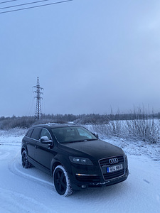 M:V Audi Q7 (8 фото из 9)