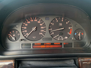 BMW 528i 142kW 1997 (8 фото из 11)