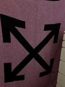 OFF-WHITE pleed 127x178 (3 foto / 5)