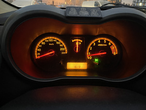 Nissan Note 1.6 81kw 2006 (6 foto / 14)