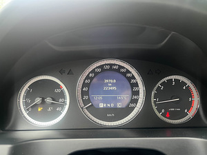 Mercedes-Benz C220 (7 foto / 7)
