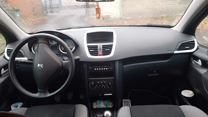 2007 Peugeot 207 (7 foto / 7)