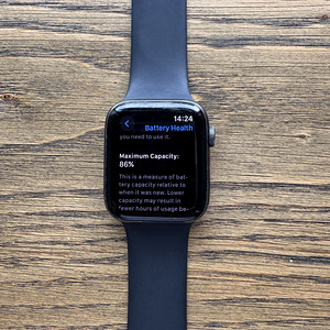Apple Watch SE 44mm (4 фото из 4)