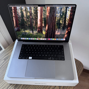 Apple MacBook Pro 16" (2021) M1 Max 32GB / 1TB (2 foto / 8)