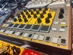 Akai Tom Cat Analog Drum Machine (2 foto / 4)