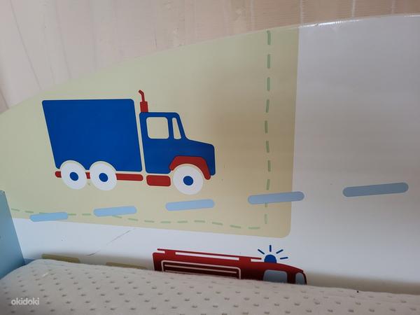 Детская кроватка 140×70 и полка для игрушек (фото #3)
